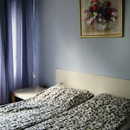 Проживание в семье Top Center Private Space *